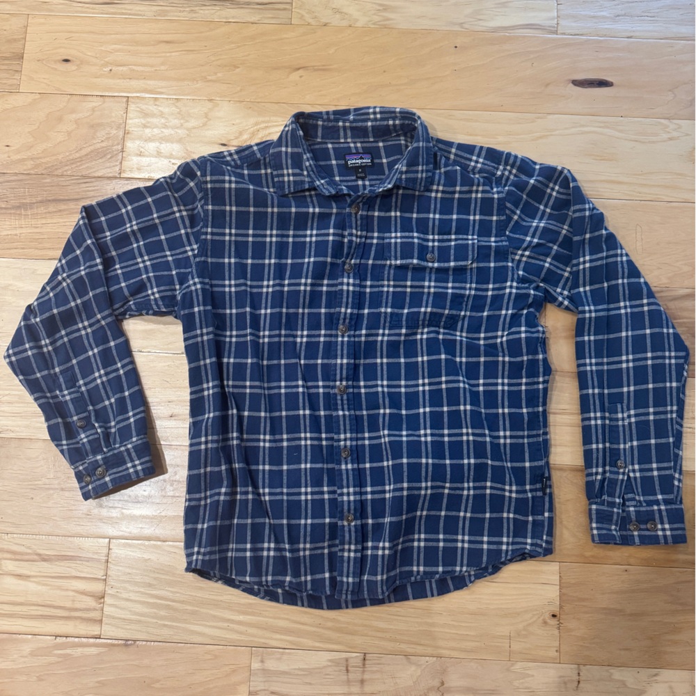 Patagonia Men’s M button down shirt